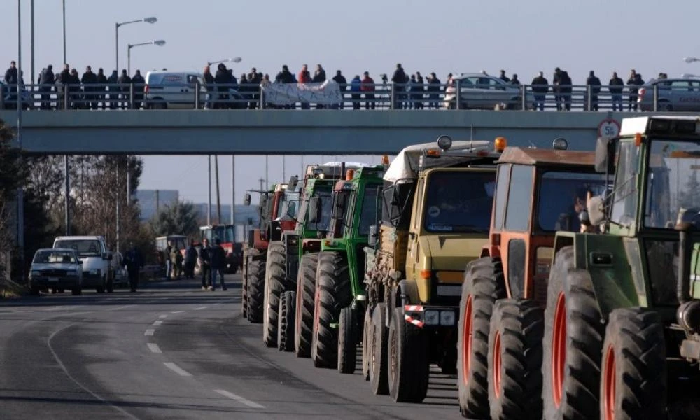 Αγρότες: Θα κλείνουν δρόμους κάθε απόγευμα - Τι αποφασίστηκε σε σύσκεψη στον Τύρναβο